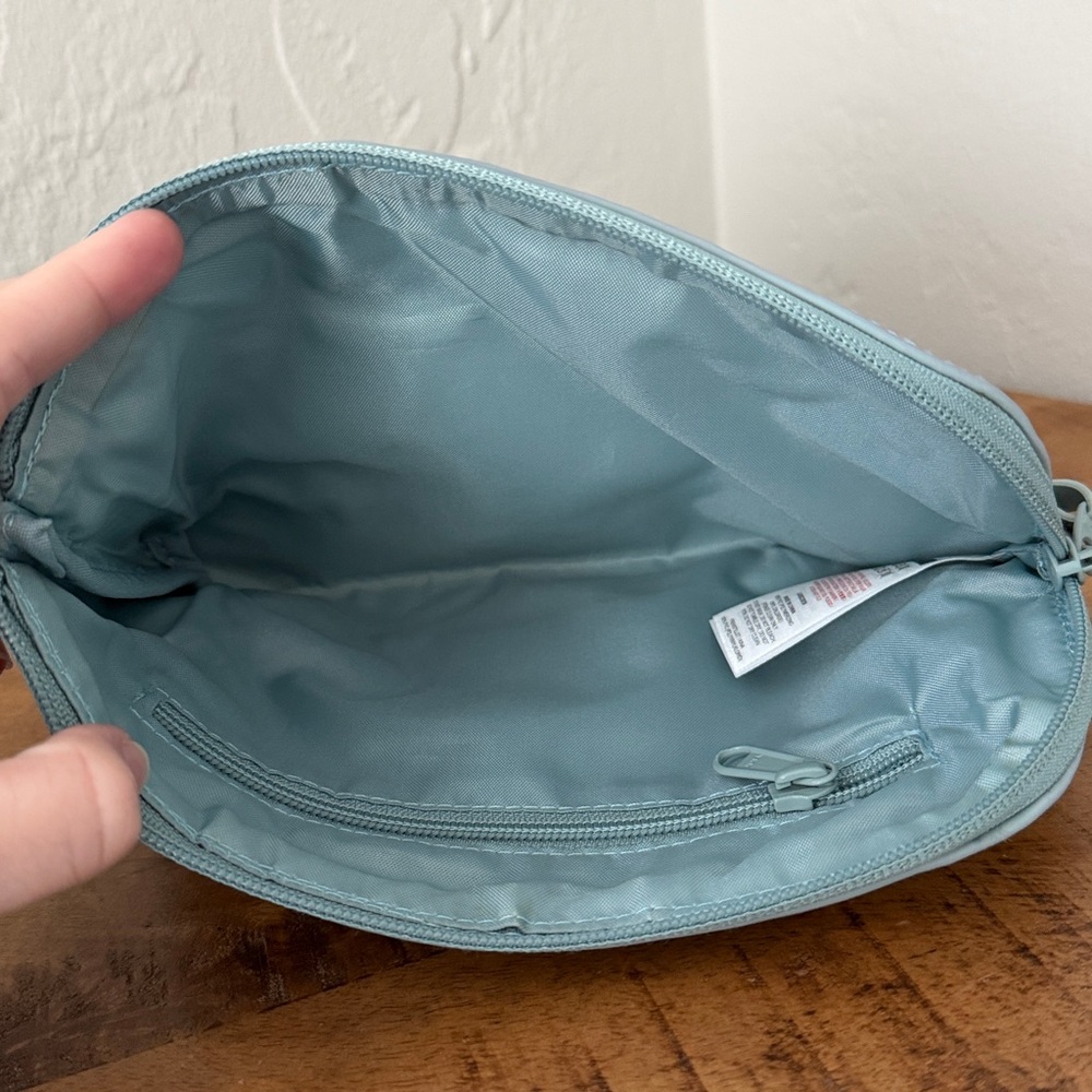 Gymshark Sky Blue Accessory Bag - Picture 5 of 5